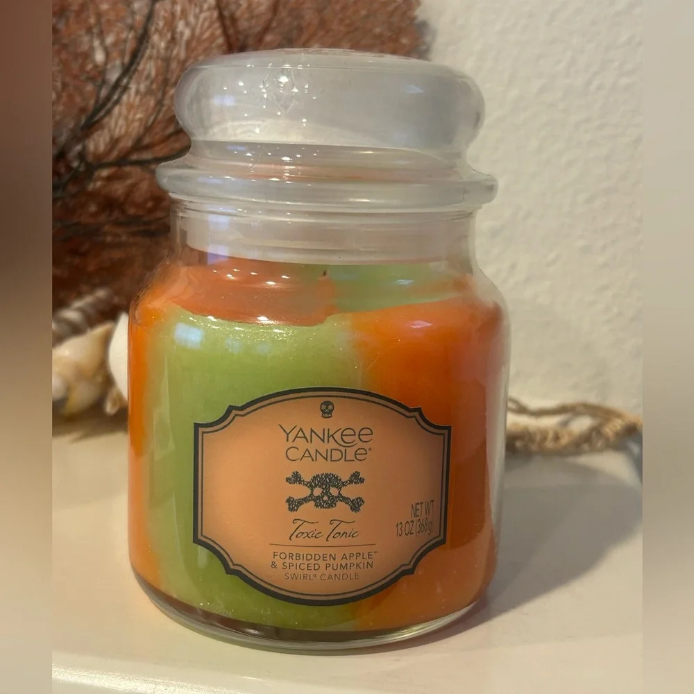Yankee Candle Toxic Tonic  Swirl 13 OZ. Apple & Pumpkin. Retired and HTF.